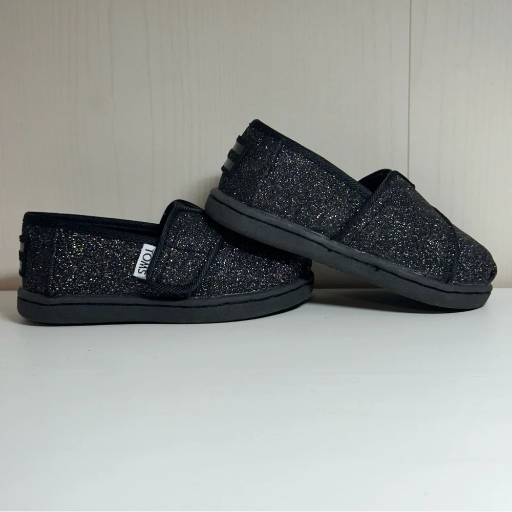 Toms Irid Glimmer Slip On Glitter In Black SZ US T5